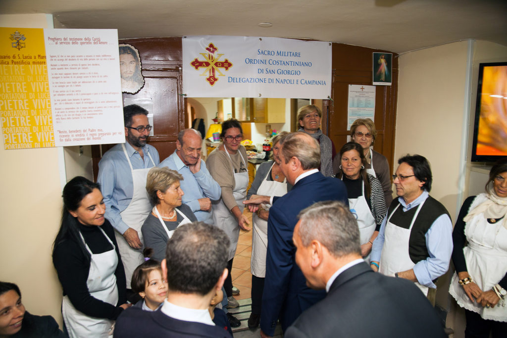 24 aprile, S.A.R. il Principe Carlo di Borbone fa beneficenza alla Parrocchia di Santa Lucia a Mare